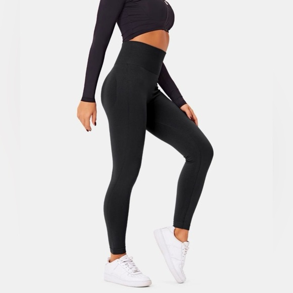 HALARA Pants - NEW Halara Seamless Flow High Waisted Plain Butt Lifting Leggings in Black